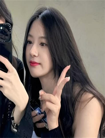 深度影评 摄影师视觉语言解读《天降七个未婚妻》剧情的情节发展与悬念设置